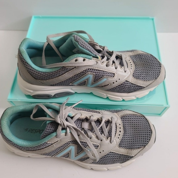 New Balance Women's Low Top sz 9 - Picture 2 of 5